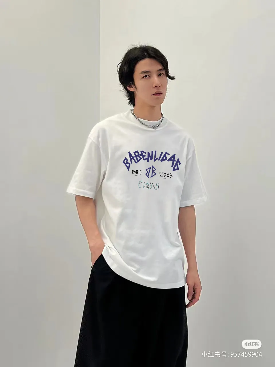 P80✨🔥 BALENCIAGA Paris lettering printed short-sleeved T-shirt. Custom-woven and dyed 300 grams of combed cotton heavyweight fabric. Zero color difference in threads. Perfect details. Different from the current currency version. Welcome to compare. Same Style for men and women. Must-sell in the picture above. Color: White Black Size: 1 2 3 4